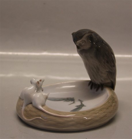 Royal Copenhagen Art Nouvveau figurine 610 - 1050 RC Owl and 3 mice on ashtray 
Chr. Thomsen 14 x 13 cm 1904