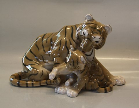 B&G figure B&G 1948 Tiger med unge 18,5 x 30 cm