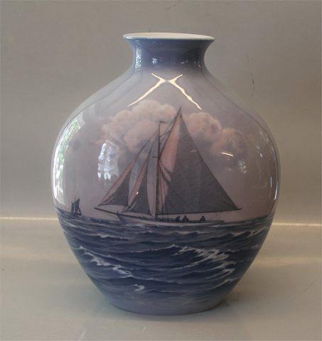 Bing & Grøndahl B&G 8780-507 Vase Sejlskibe på åbent hav 30 cm