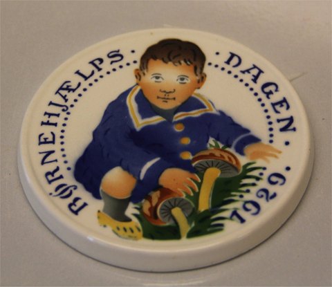 Aluminia Royal Copenhagen faience Children Days plates 1929 Boy with mushrooms 
Oscar Willerup 8.7 cm
