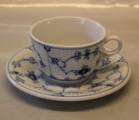 Underkopper til salg
Kongelig Dansk Porcelæn Musselmalet 2187-1 Kop 6 x 9 cm & underkop 15.7 cm 
Hotel Jernporcelain