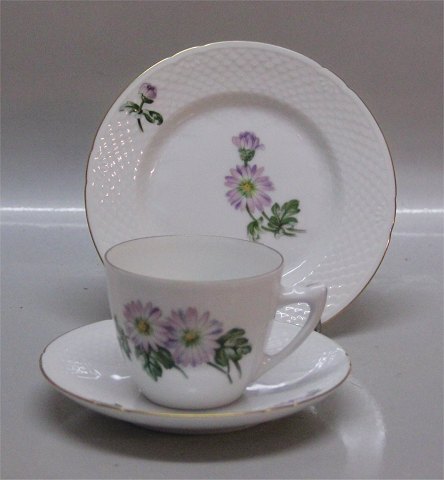 Chrysanthemum Okseøje B&G porcelæn 102 Kop og underkop 1,25 dl (305)