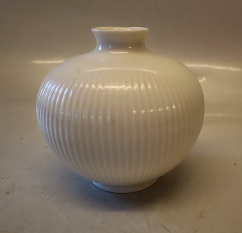 Royal Copenhagen 4343 RC White Ribbed Vase 11 x 11 cm Hans Henrik Hansen HHH
