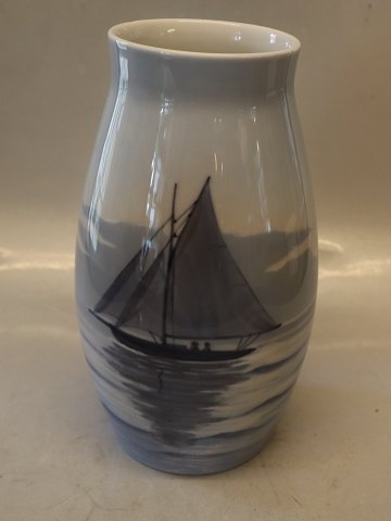 B&G 830-5247 Sailboat Vase 22.5 cm
 B&G Porcelain