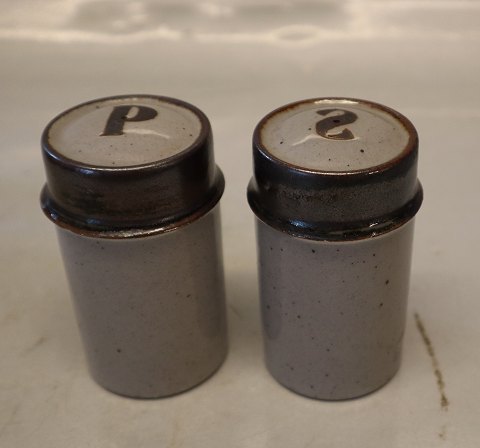 INGRID Salt & Pepper 9 cm Brown and Grey  Stoneware Danish Art Pottery Knabstrup
