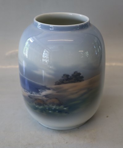 140-2-94 Lyngby Vase landskab ved hav  16.5 cm Lyngbyvase