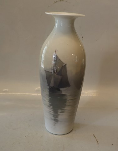 2476-2302 RC Marine Vase ca 31 cm Sailship 
 Royal Copenhagen 
