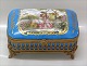 Sevres Broncemonteretporcelænsæske med maleri 7 x 16 x 11 cm med bronzemontering